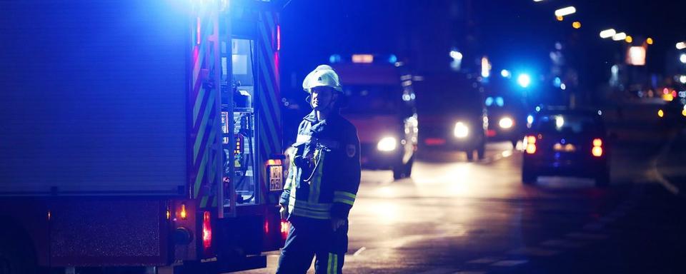 Un pompier près de Würzberg, en Bavière, après qu'un homme a attaqué des passagers d'un train à la hache, le 18 juillet 2016. [EPA/Keystone - Karl-Josef Hildenbrand]