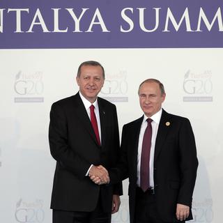 Le président turc Recep Tayyip Erdogan (gauche) et son homologue russe Vladimir Poutine. [Keystone - Lefteris Pitarakis]