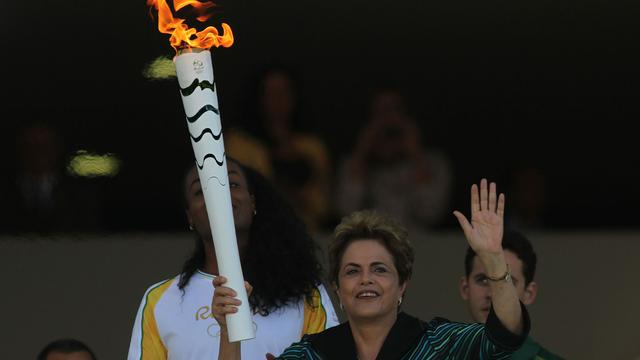 La présidente destituée Dilma Rousseff avait tenu la flamme olympique, Brasilia le 3 mai 2016. [AFP - Rahel Patrasso]