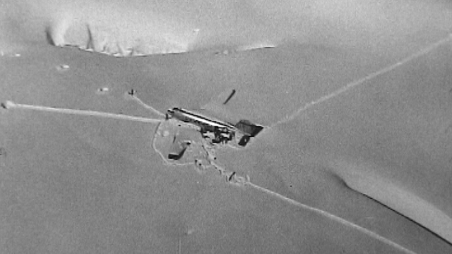 L'avion Dakota C-53 américain abîmé sur le glacier du Gauli. [RTS]