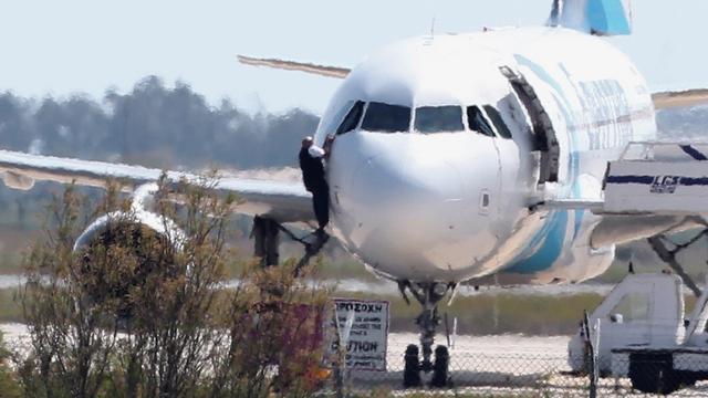 L'Airbus A-320 transportait 55 passagers. [AP/Keystone - Petros Karadjias]