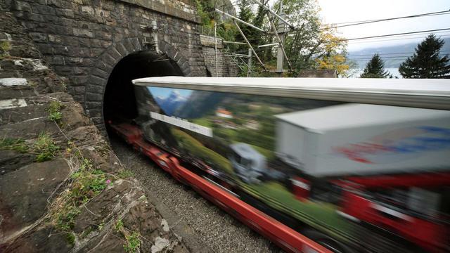 Le tunnel ferroviaire de base du Gothard augmentera notablement les capacités de transport des marchandises par le rail. [Keystone - Urs Flüeler]
