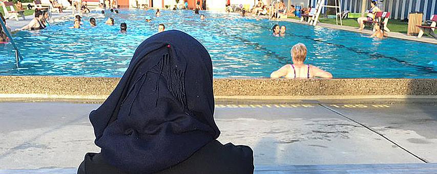 Pour cette Genevoise convertie à l'islam, le burkini est symbole de sa liberté personnelle. [RTS - Francesca Argiroffo]