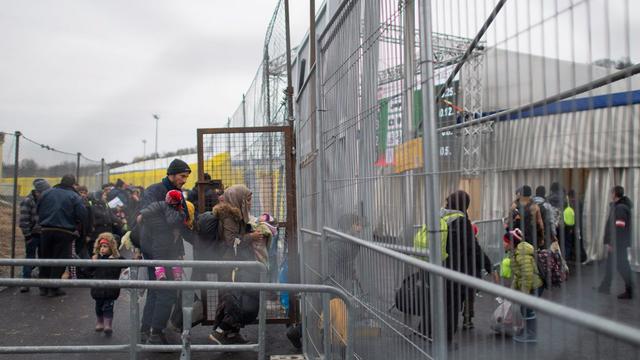 L'Autriche a installé des grillages au poste frontière de Spielfeld avec la Slovénie. [EPA/Christian Bruna]