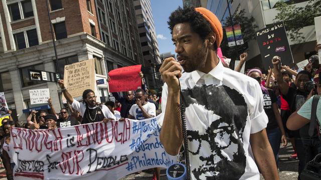 Des manifestants du mouvement "Black lives matter" à Cincinnati. [AP Photo/Keystone - John Minchillo]