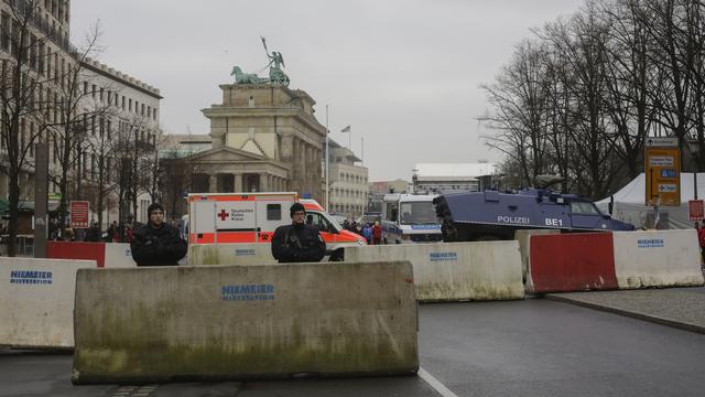 La sécurité est renforcée près de la porte de Brandebourg, à Berlin, ce 23 décembre 2016.