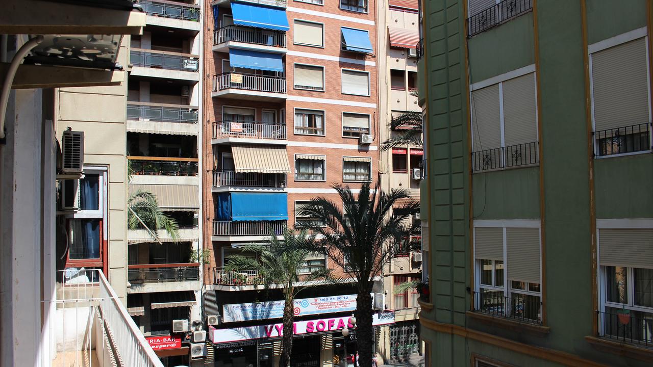 En Espagne, dans les grandes villes, les prix de l'immobilier sont presque revenus à ceux que l'on observait avant la crise. [Michal Fludra]