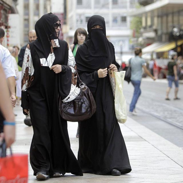 Femmes en niqab dans les rues de Genève. [Keystone - Salvatore di Nolfi]