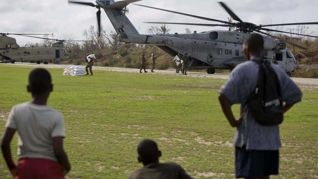 Les vivres arrivent par avion. [Keystone - AP Photo/Dieu Nalio Chery]