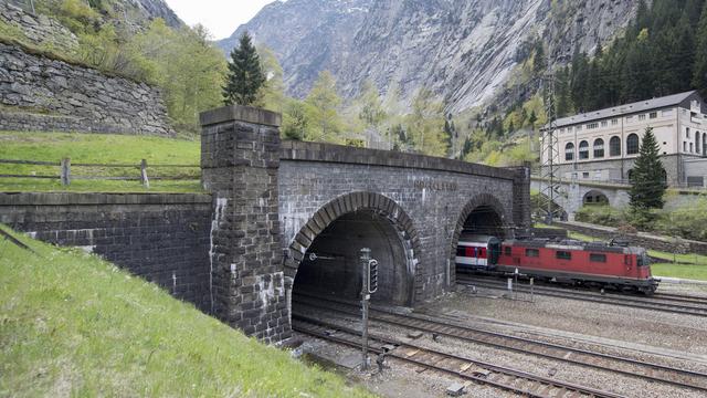 Train sur l'ancienne ligne du Gothard [Keystone - Urs Flueeler]