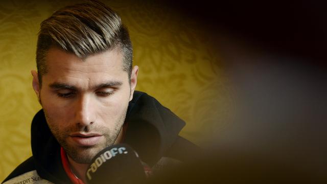 Valon Behrami a fait face aux médias au lendemain de la défaite face à l'Irlande. [Keystone - Walter Bieri]