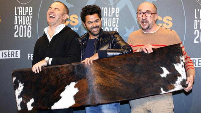 Mohamed Hamidi, Jamel Debbouze et Fatsah Bouyahmed au Festival du Film de l’Alpe d’Huez 2016. [Keystone - Sebastien Nogier]