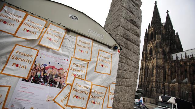 Un "point de sécurité pour les femmes" a été installé devant la cathédrale de Cologne pour le carnaval, un mois après les festivités du Nouvel An entachées par de nombreuses agressions sexuelles. [DPA]