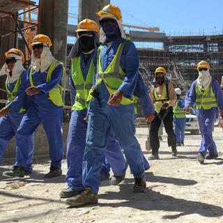 Pour construire les stades de la Coupe du monde 2022, le Qatar a engagé des dizaines de milliers de travailleurs étrangers. [EPA/Keystone]