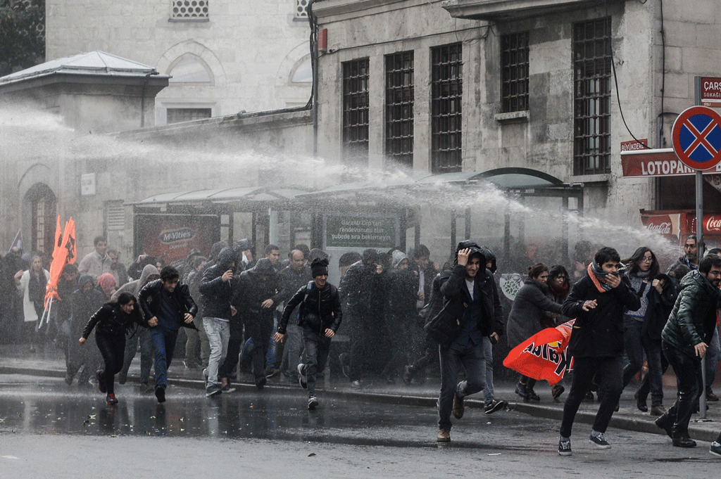 Des manifestants pro kurde ont été dispersé par la police à Istanbul. [AFP - Yasin Akgul]