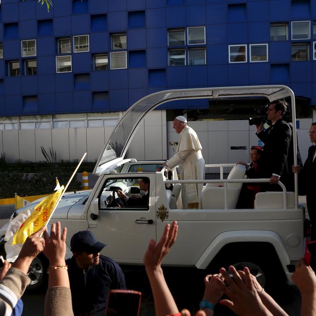Le pape a traversé Mexico dans sa papamobile devant une foule d'un million de personnes. [Ginnette Riquelme]