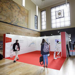 L'exposition Léman 2030 dans le hall de la gare Cornavin. [key - CFF/Salvatore Di Nolfi]