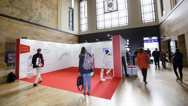 L'exposition Léman 2030 dans le hall de la gare Cornavin. [key - CFF/Salvatore Di Nolfi]