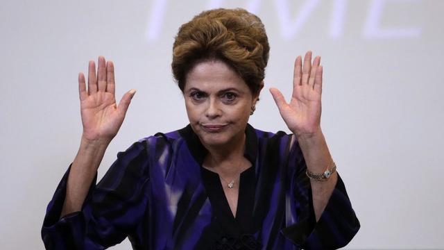 Un sondage du journal Estado de S. Paulo indique que les opposants de Rousseff disposent déjà des 342 voix nécessaires à la Chambre des députés pour que la destitution soit prononcée. [EPA/Keystone - Fernando Bizerra Jr.]