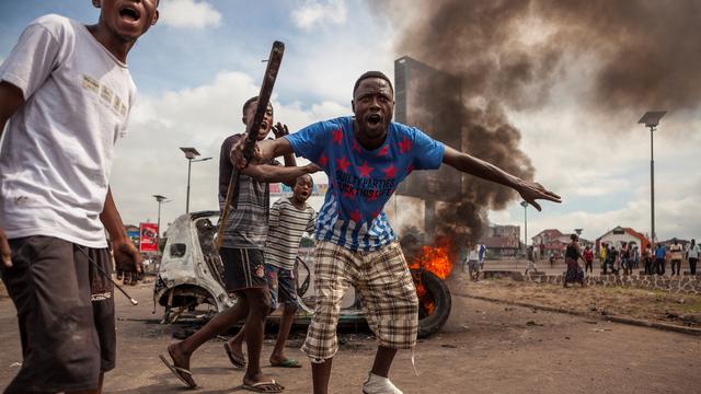 De manifestants opposés au président Kabila dans les rues de Kinshasa, ce lundi 19 septembre 2016. [EDUARDO SOTERAS]