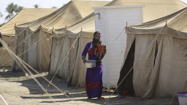 Une femme et son enfant dans le camp de Amriyat al Falloujah (image d'illustration). [Reuters - Ahmad Mousa]