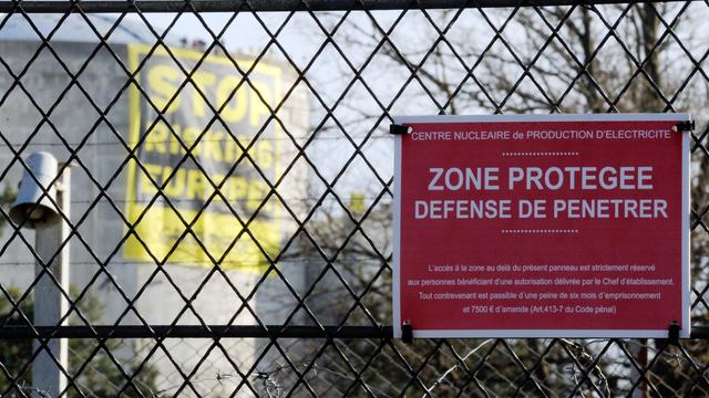 La centrale de Fessenheim (en arrière-plan) avait été la cible d'une action de militants écologistes qui s'étaient introduits sur le site le 18 mars 2014.