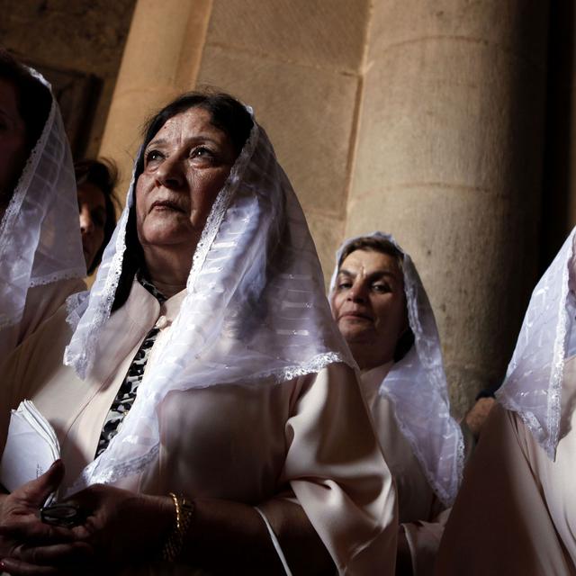 Des membres de l'église orthodoxe syriaque priant à l'Église du Saint-Sépulcre à Jérusalem en 2012. [AFP - Gali Tibbon]