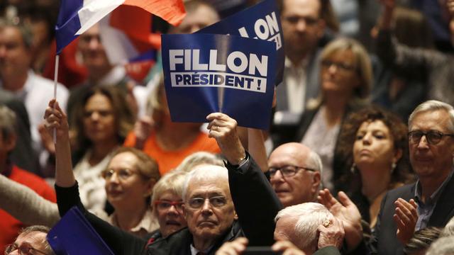 Les supporters de François Fillon l'imaginent déjà président. [Reuters - Charles Platiau]