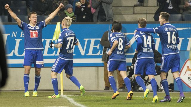 Luzerns Michael Frey, links, Torschuetze, jubelt zum 1:0, beim Fussballspiel der Super League zwischen dem FC Luzern und dem FC Lugano am Samstag, 12. Maerz 2016, in der Swissporarena in Luzern. (KEYSTONE/Marcel Bieri) [Marcel Bieri]