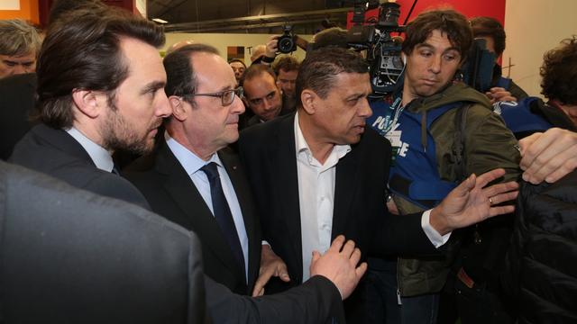 Le président français François Hollande a été hué et insulté à l'ouverture du Salon de l'Agriculture, à Paris.