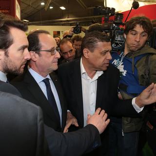 Le président français François Hollande a été hué et insulté à l'ouverture du Salon de l'Agriculture, à Paris.