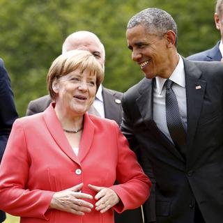La chancelière allemande Angela Merkel et le président américain Barack Obama lors du sommet du G7 en Allemagne en juin 2015. [Reuters - Kevin Lamarque]