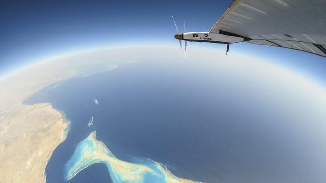 Solar Impulse au-dessus de la Mer rouge. [key - EPA/Bertrand Piccars/Solar Impulse]
