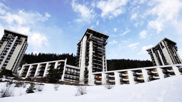 Le recours était dirigé contre une partie du projet qui prévoit la construction de cinq tours à côté des trois bâtiments érigés dans les années 1970 à Aminona. [Jean-Christophe Bott]