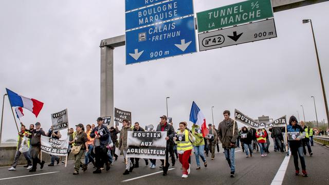 Des résidents et commerçants de Calais manifestent pour le démantèlement du camp de migrants, le 5 septembre 2016. [AFP - PHILIPPE HUGUEN]