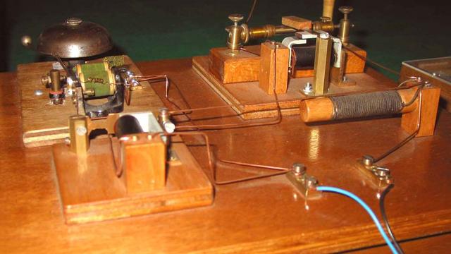 Reconstitution du récepteur de Marconi en 1895. [Yves Fournier - Musée Marconi de Salvan]