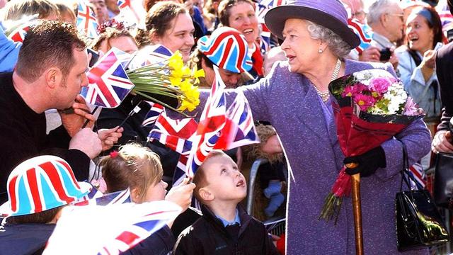 Visite de la Reine en 2003 à Romford. [EPA/Keystone - Stefan Rousseau]