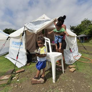 Village de tentes pour les sinistrés du séisme à Pedernales. [AFP - Rodrigo Buendia]