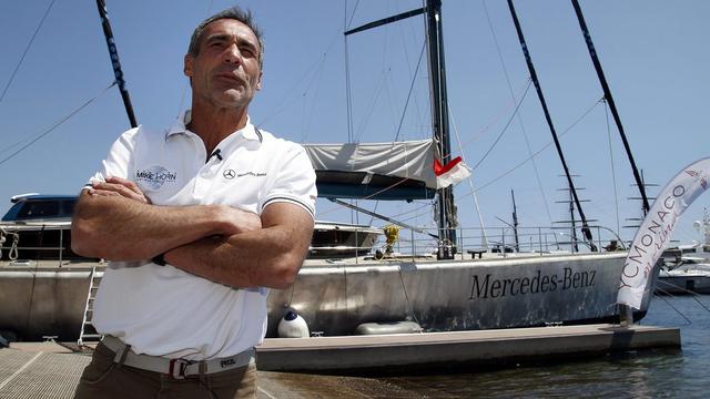 Mike Horn devant son bateau d'exploration à Monaco. [Keystone - Sebastien Nogier]