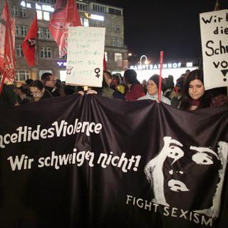 Les femmes ont défilé à Cologne après les agressions de la nuit du Nouvel An. [EPA/Keystone - Oliver Berg]