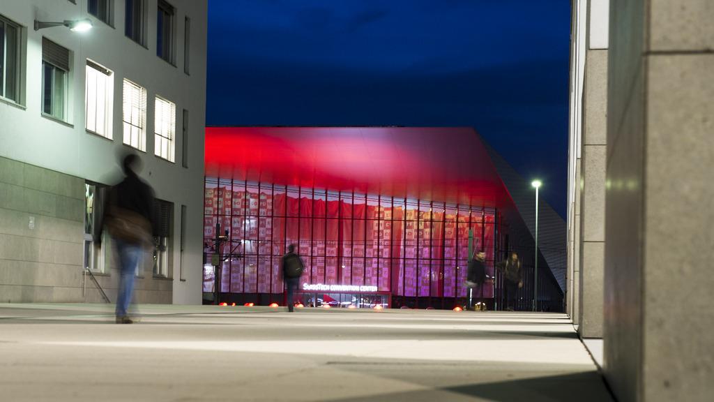 Les contrats passés entre l'EPFL et certains mécènes ont fait l'objet de critiques. [Keystone - Jean-Christophe Bott]