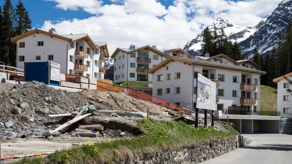 La crise pousse les Suisses vers les résidences secondaires et les villas. [Keystone - Arno Balzarini]