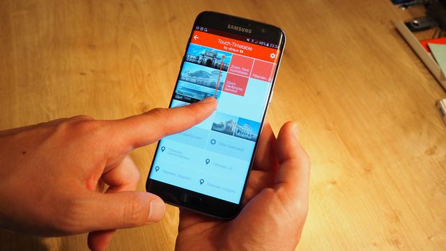 Pour chercher un horaire, il suffit de glisser son doigt d'une ville à une autre. [CFF - Dimitri Burkhard]