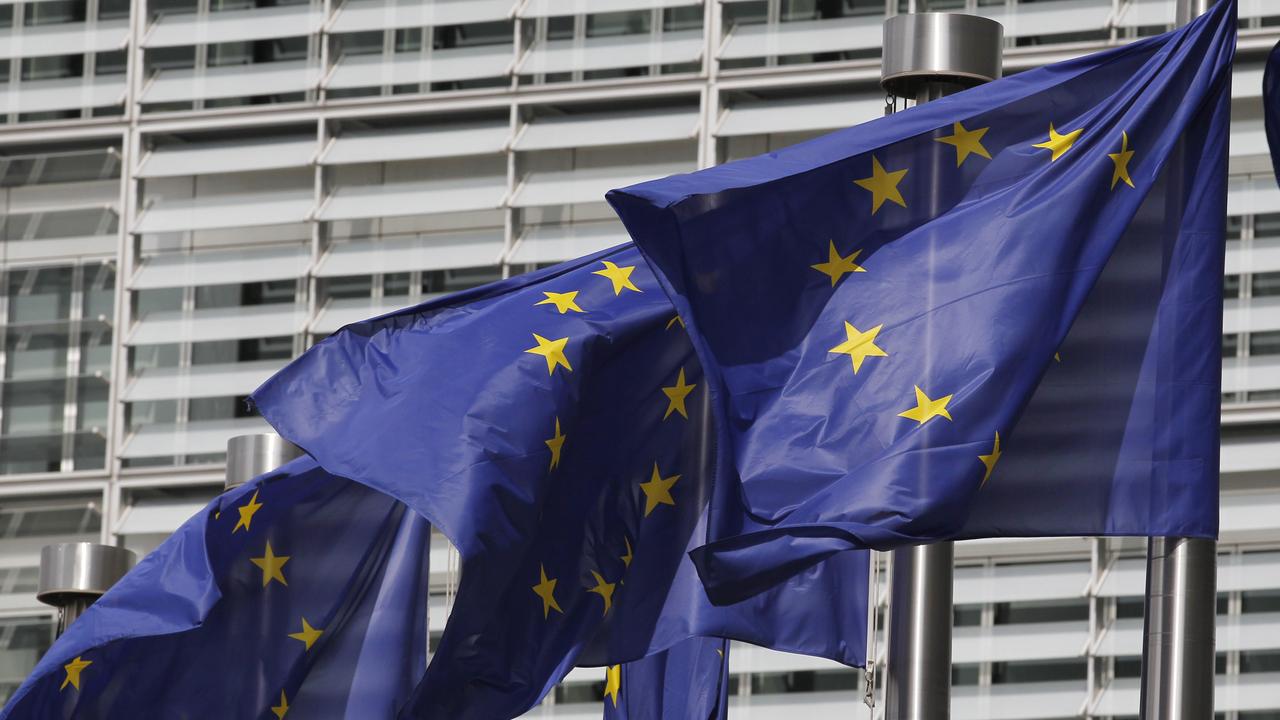 Des drapeaux de l'Union européenne flottant à Bruxelles. [Reuters - Thierry Roge]