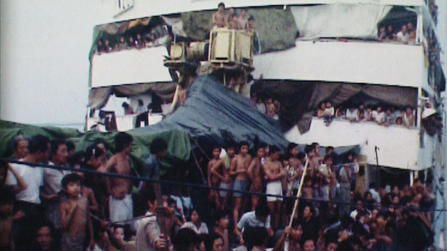 Les boat-people vietnamiens à bord du cargo Hai Hong en 1978. [RTS]