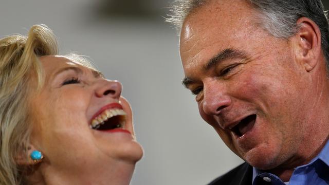 La candidate démocrate à la Maison Blanche Hillary Clinton et son colistier Tim Kaine semblent s'entendre à merveille. [Carlos Barria]