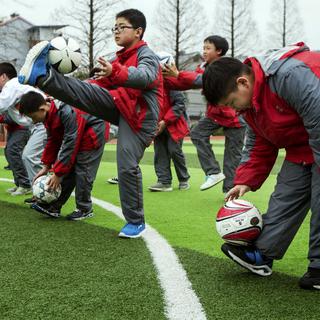 La Chine promeut toujours plus le football auprès des jeunes. [Chinatopix/AP/Keystone]