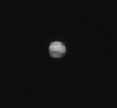 La première photo, très pixellisée, a été prise d'une distance de 41 millions de kilomètres, indique l'Université de Berne. [RTS - ESA/Roscosmos/ExoMars/UniBe/CaSSIS]
