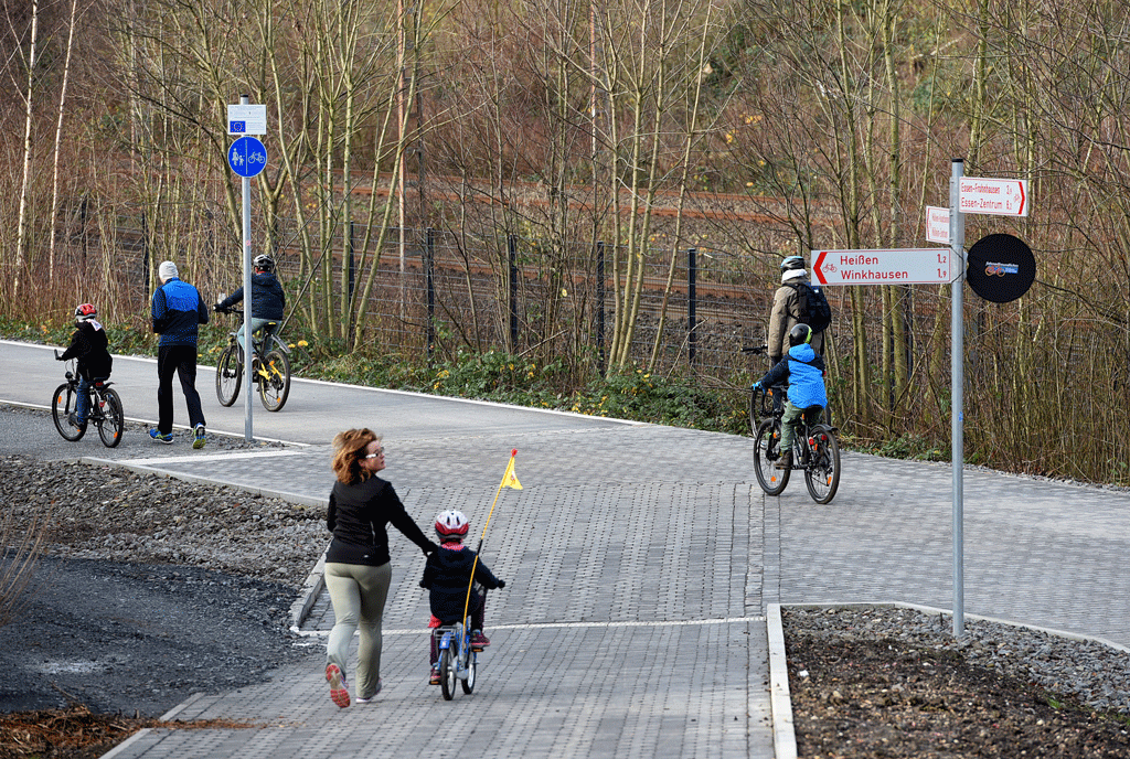 Les autoroutes à vélo sont de plus en plus répandues, ici en Allemagne. [AFP - Patrik Stollarz]