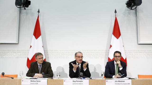 Guy Parmelin, au centre, a défendu la loi en votation le 25 septembre. [Keystone - Peter Klaunzer]